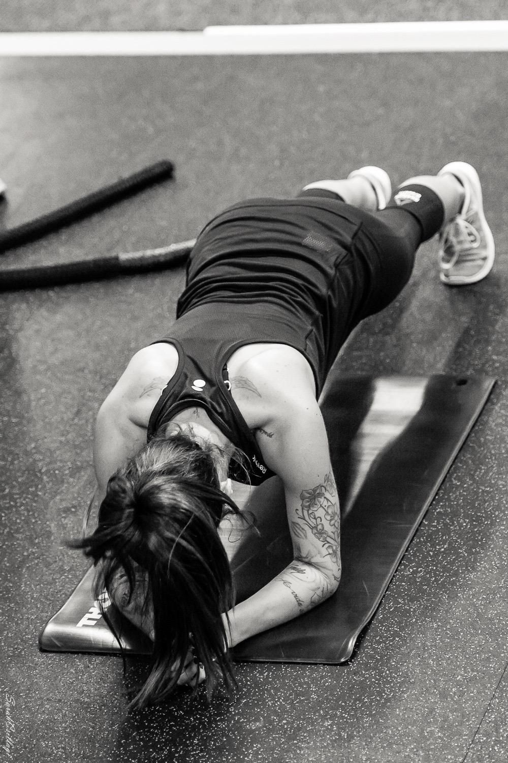 Exercice de gainage sur tapis
